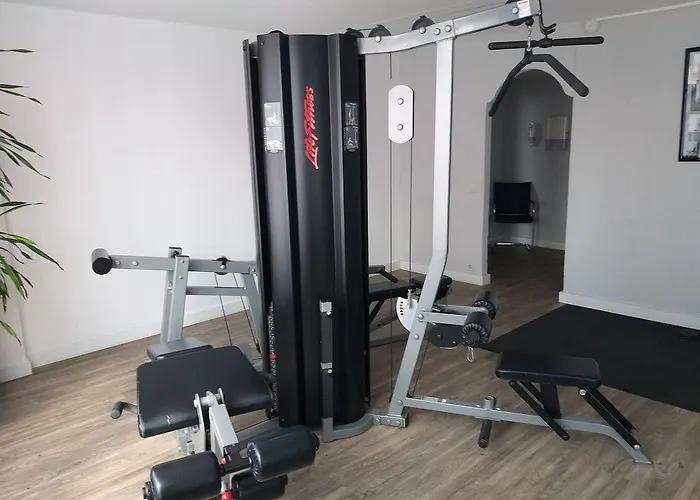 Western Frankfurt Airport Ной-Изенбург