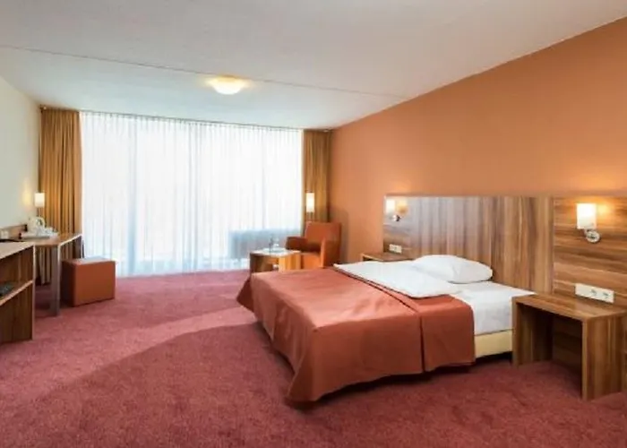 Western Frankfurt Airport Ной-Изенбург